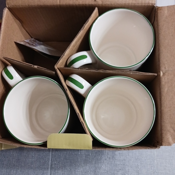 Spode Christmas mug and salad plate New in box serving of 4 tree design. - Picture 7 of 9